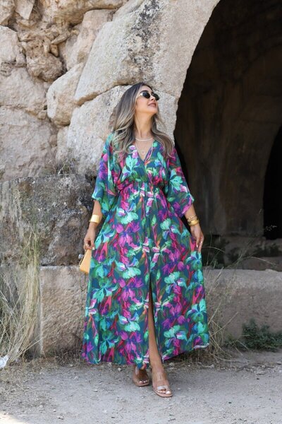 bytugcekaya Různobarevné šaty s netopýřím rukávem a detailem rozparku