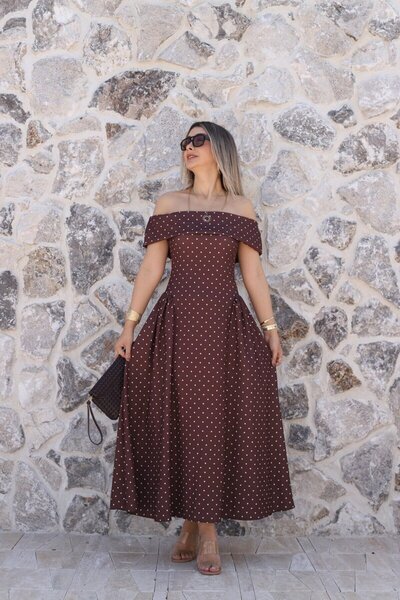 bytugcekaya Καφέ φόρεμα με γιακά Μαντόνα και πουά