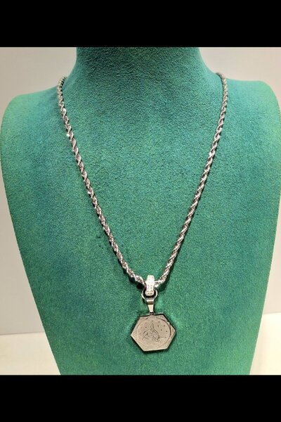 Monalisa Home Luxurious Figured Shiny Anti-Tarnish Steel Necklace