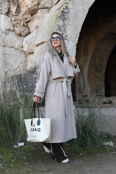 bytugcekaya Παλτό με ριγέ επένδυση και λεπτομέρεια με κουμπιά, τυπικό μέγεθος...