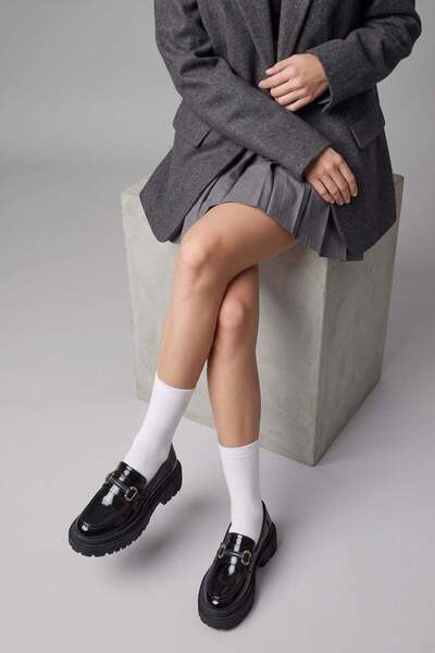 Modezya Γυναικεία Loafer Παπούτσια Carmen Μαύρα λουστρίνι με λεπτομέρεια αγκρ...