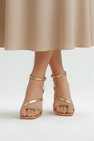 Long Star Γυναικεία χρυσά πέδιλα με λεπτό λουράκι και τακούνι, κομψά βραδινά ...