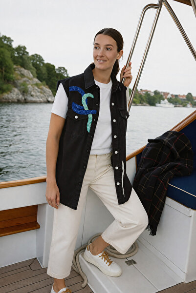 GZ Design Mavi Ve Beyaz Işlemeli Siyah Oversize Jean Yelek
