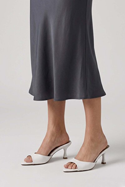 Modezya Γυναικείες παντόφλες με τακούνι Morgana White Matte με μονό λουράκι