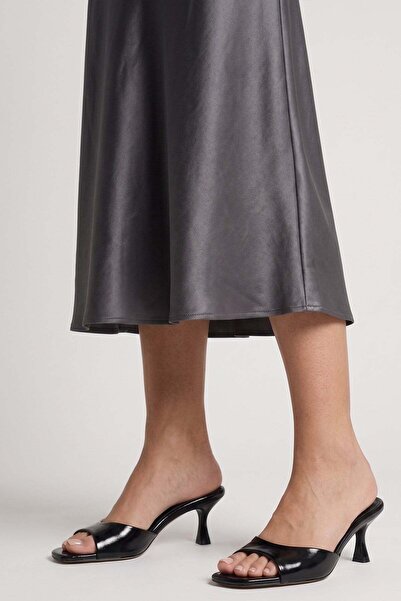 Modezya Γυναικείες παντόφλες με τακούνι Morgana Μαύρες Ματ με μονό λουράκι