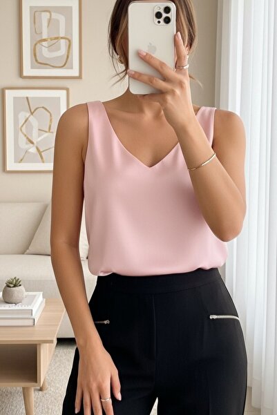 Modamorfo Μπλούζα με λαιμόκοψη V και μηδενικά μανίκια από σατέν - πούδρα