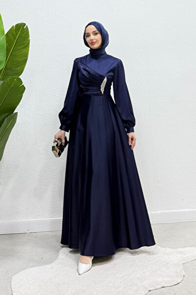 Tesettür Diyarı Βραδινό φόρεμα τεσεττούρ από σατέν με πέτρες Lusia - Μπλε ναυ...