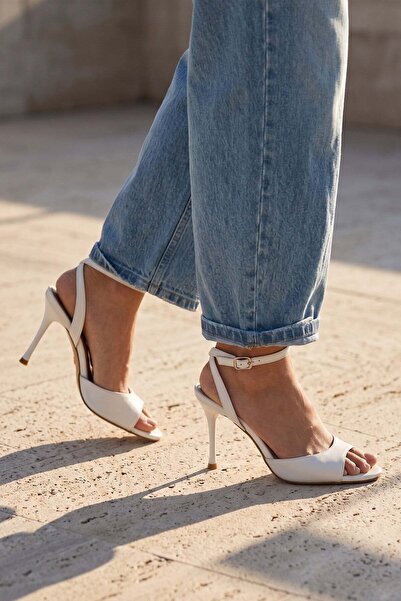 Modezya Γυναικεία παπούτσια με τακούνι Belinda White Matte με λουράκι στον ασ...