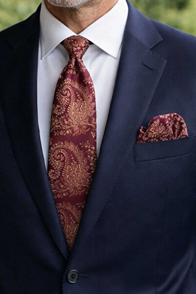 Kravatkolik Κλασική γραβάτα με μοτίβο σάλι σε μπορντό χρώμα με μαντήλι KK13119