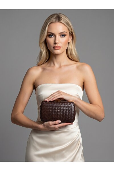 Biçanta Καφέ χρυσή λεπτομέρεια B.O.T.T.E.G.A με μοτίβο χειροποίητης ύφανσης α...