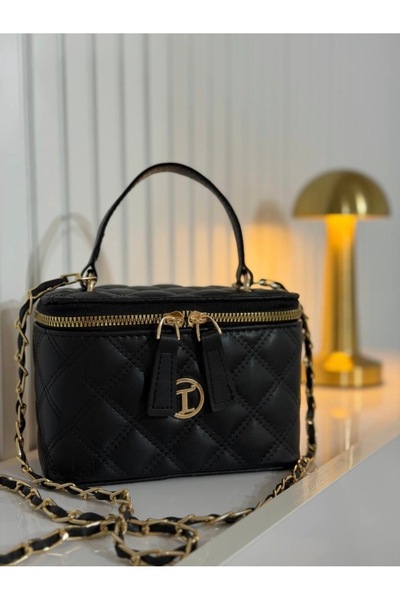 Senna Collection Πολύ υπέροχο μοντέλο με καπιτονέ και λαβή αλυσίδας.