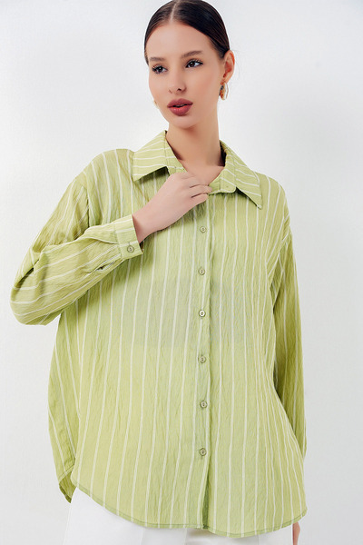 Ottawe Relaxed Fit Oversize Rahat Kalıp Yakalı Uzun Kollu Sırtı Uzun Düğmeli ...
