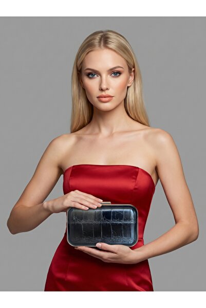 Biçanta Μαύρο χρώμα με χρυσή λεπτομέρεια και χοντρό σχέδιο κροκόδειλου Γυναικ...