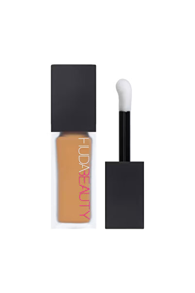 AI HUDA BEAUTY Hoodie Beauty Liquid Matte and Brightening Concealer - Pretty 6.5