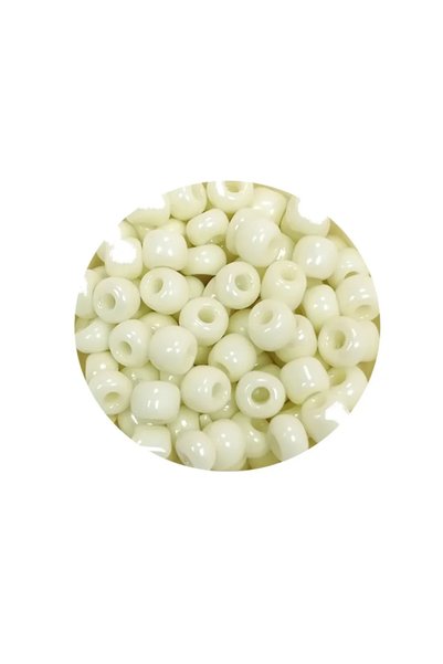 Generic Brand Bulky Glass Sand Beads Large Size (6/0) 4 mm - 20 Grams - Cream - Bnc071