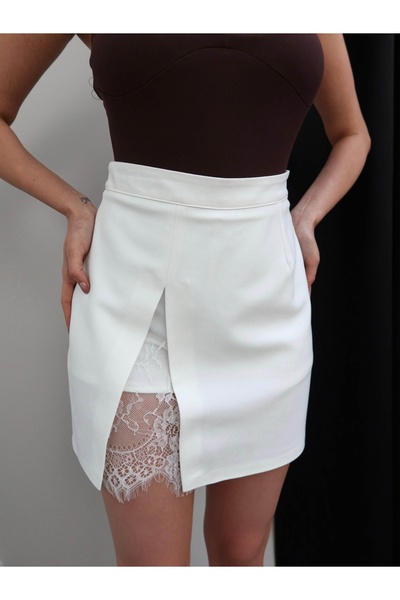 ESRAHELVACI Δαντελένια φούστα με σκίσιμο και μίνι σορτς