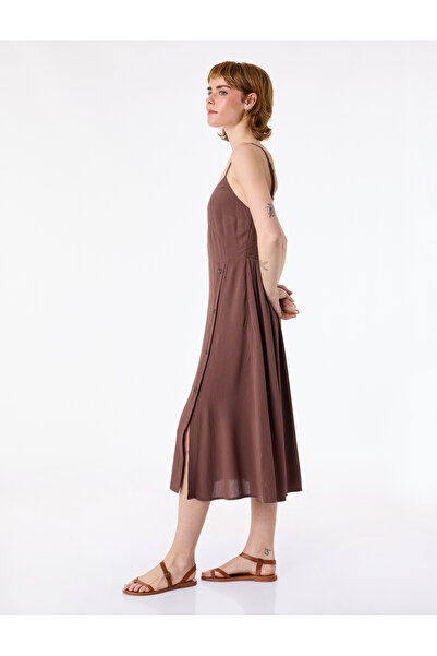 Koton Αμάνικο μίντι φόρεμα από ύφασμα βισκόζης με λαιμόκοψη V, λεπτομέρεια με...