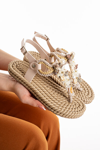 HAYAT SHOES Ψάθινες σαγιονάρες με λεπτομέρεια από κοχύλια και μαργαριτάρια, γ...