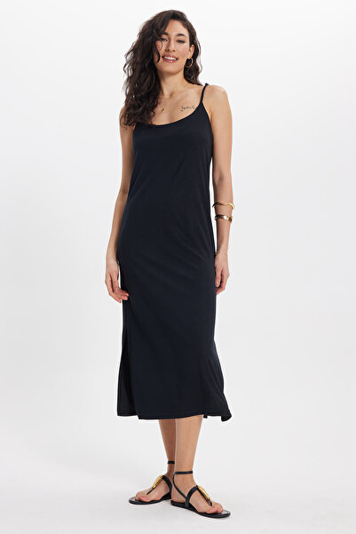 Tudors Γυναικείο φόρεμα κανονικής εφαρμογής, κλασικής γραμμής, με λαιμόκοψη κ...