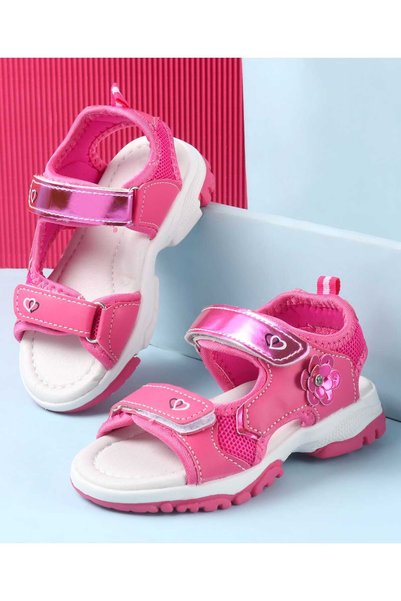 Cute Walk by Babyhug صندل بإغلاق فيلكرو مع تطريز زهري - لون فوشيا