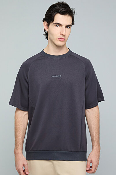R&B Embroidery Detail T-Shirt with Crew Neck and Short Sleeves