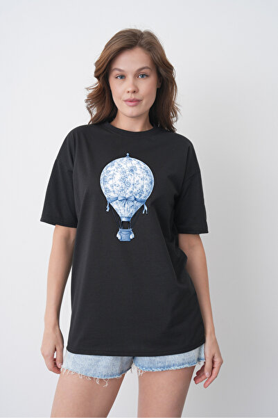 TREND EMMODA Tricou negru cu gât rotund, cu imprimeu cu baloane zburătoare, a...