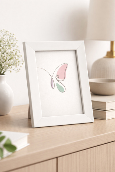 Mat Minimal Fotoğraf Çerçevesi – Modern ve Sade Tasarım