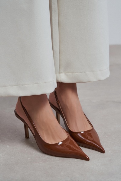 NİŞANTAŞI SHOES Γυναικεία παπούτσια με τακούνι από λουστρίνι Parla Brown με λ...