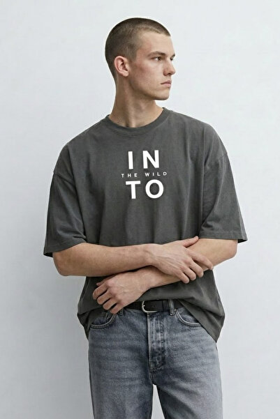MATERIAL Ανδρικό μπλουζάκι με στάμπα  "Into The Wild " και σχέδιο καπνιστού χ...
