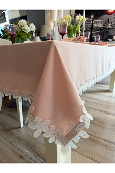 Decamor home Τραπεζομάντηλο σε λευκό χρώμα με υφή λινό και λεπτομέρεια από δα...