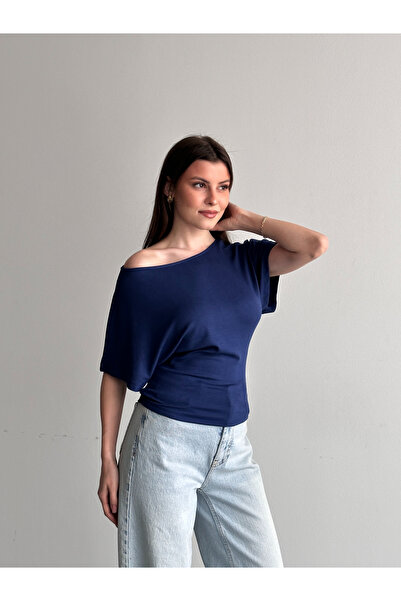 QZE Waist-Slit Blouse