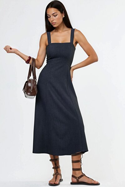 Hiccup Φόρεμα QU STYLE με τετράγωνο λαιμόκοψη σε γραμμή Α, μίντι