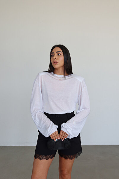 Özge Özgenç Bluză de bază cu umeri căptușiți