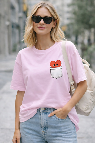 ArtYus Μπλουζάκι Unisex Oversize με λεπτομέρεια τσέπης και στάμπα καρδιάς – Β...