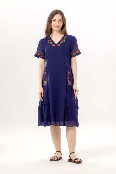 Eliş Şile Bezi Κοντομάνικο φόρεμα με V λαιμόκοψη και βολάν, μωβ