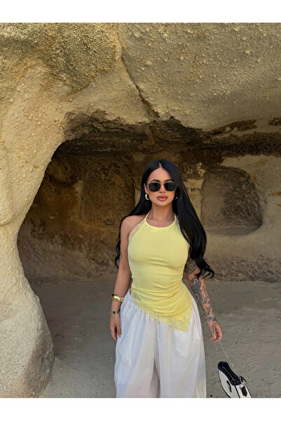 kırmızı butiks Κίτρινη Ασύμμετρη Μπλούζα με Δαντέλα