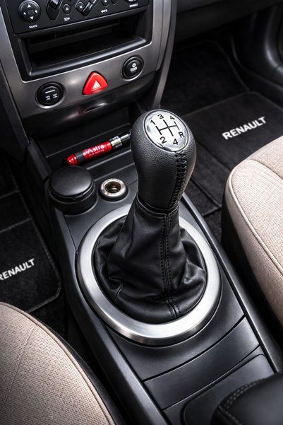 Oto Pusula Megane 2 Chrome Gear Shift Boot and Leather Patterned Gear Knob Set
