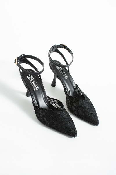 Bayramoğlu Γυναικεία παπούτσια με τακούνι στιλέτο και σχέδιο δαντέλας