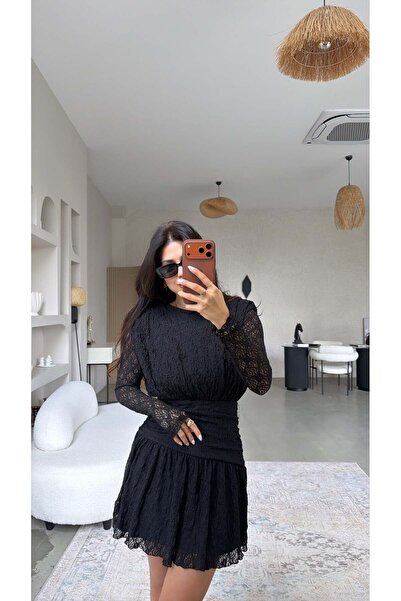 Buket Teke Rochie neagră din guipură, căptușită și drapată