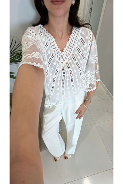 BİRCANÇİL Εισαγόμενη μπλούζα Teros Ecru με λεπτομέρεια κεντήματος στα μανίκια