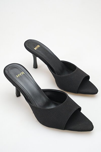 meyra'nın ayakkabıları Γυναικεία πέδιλα με μυτερή μύτη και τακούνι, μαύρο σατέν