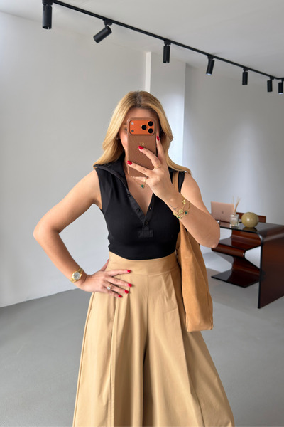 Sezgi Tekin Μπλούζα με κουμπιά και λεπτομέρεια από ποπλίνα, μαύρη βασική μπλο...