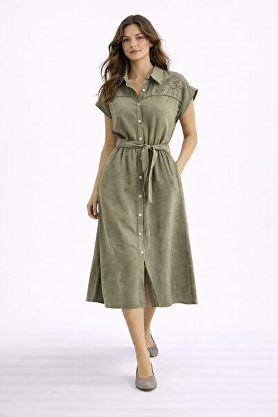 EGZOTİK ASORTİK Φόρεμα με κουμπιά και κεντημένη ζώνη με λουλούδια