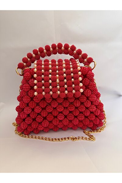 Forma Elegant handmade bag made of red beads with pearls and gold chain
