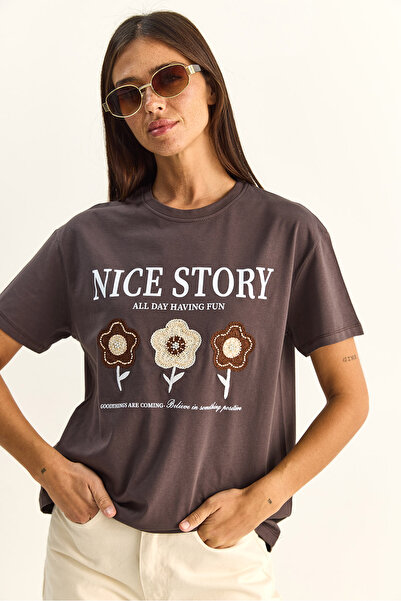 Bianco Lucci Γυναικείο μπλουζάκι με ωραία σχέδια και λεπτομέρεια κεντήματος, ...