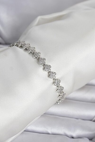 NM Store سوار نسائي من النحاس الفضي اللون مزين بأحجار الزركون المتسلسلة