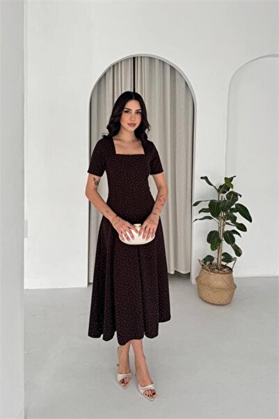 Neşeli Butik Γυναικείο φόρεμα με καφέ πέτρα, τετράγωνο γιακά, μήκος midi και ...