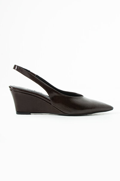 Sira Official حذاء ماري براون ريفي مفتوح من الخلف بمقدمة مدببة وكعب عريض