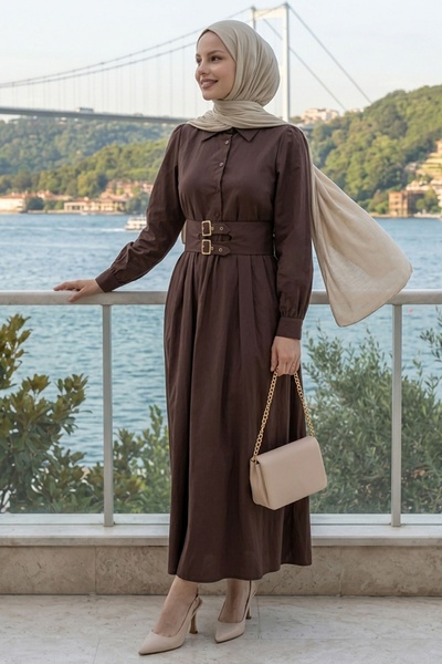 InStyle Φόρεμα σε έντονο καφέ χρώμα με διπλή ζώνη με αγκράφες