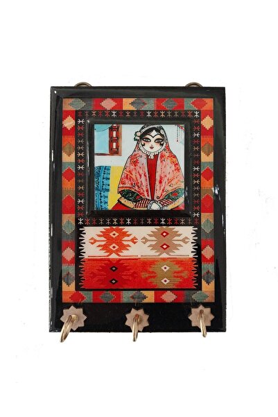 El Yapımı Dekoratif Duvar Anahtarlık | 15×10 cm – Geleneksel Çift Figürlü Tasarım (Vitray Motif)